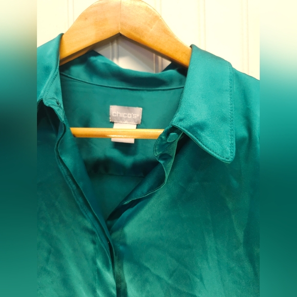 Chicos size 1 (8-10) emerald green silky blouse - Picture 3 of 6